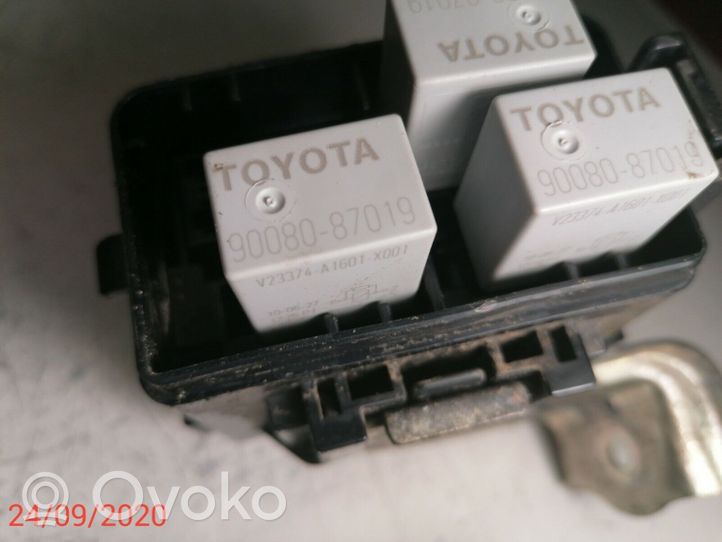Toyota Avensis T270 Module de fusibles 7191YB1