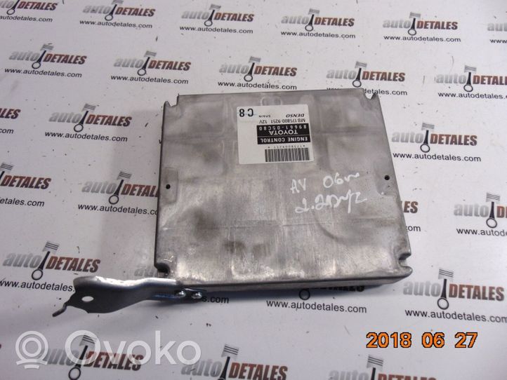 Toyota Avensis T250 Sterownik / Moduł ECU 89661-05C80