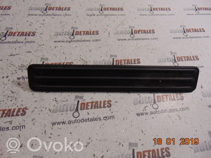 Jeep Grand Cherokee (WJ) Takaoven kynnyksen suojalista 5GH23TRMAA