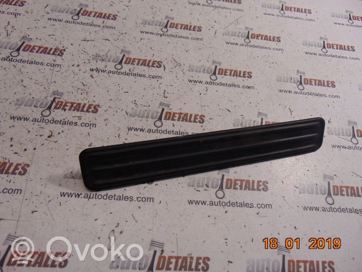 Jeep Grand Cherokee (WJ) Takaoven kynnyksen suojalista 5GH23TRMAA