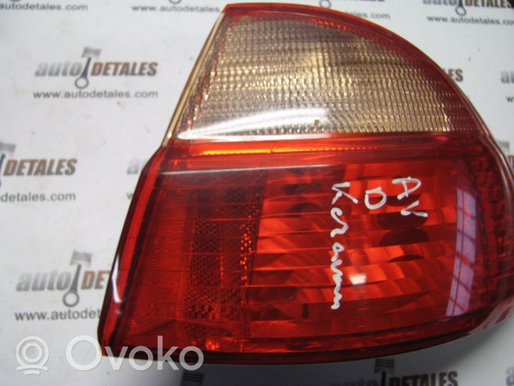 Toyota Avensis T220 Luci posteriori 89022027