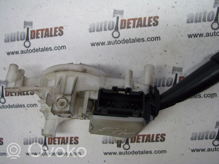 Toyota Avensis T220 Commodo de clignotant 96229005