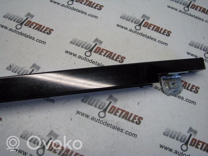 Mercedes-Benz ML W164 Rail de pare-brise de porte arrière A1647300619