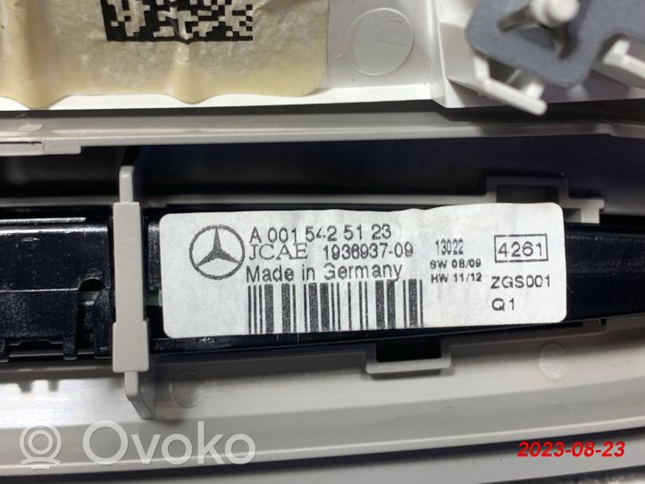 Mercedes-Benz GL X166 Illuminazione sedili posteriori A0015425123