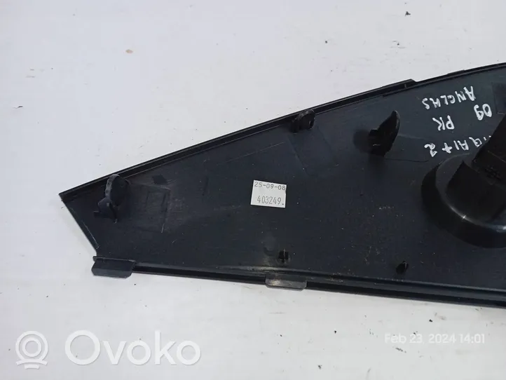 Nissan Qashqai+2 Panelės apdailos skydas (šoninis) 68499JD000