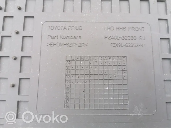 Toyota Prius (XW30) Kit tapis de sol auto PZ49LG2350RJ