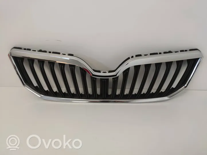 Skoda Yeti (5L) Maskownica / Grill / Atrapa górna chłodnicy 5L0853668B