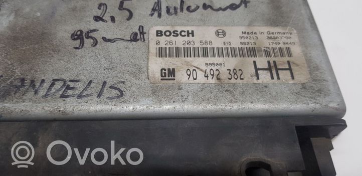 Opel Omega B1 Calculateur moteur ECU 0261203588