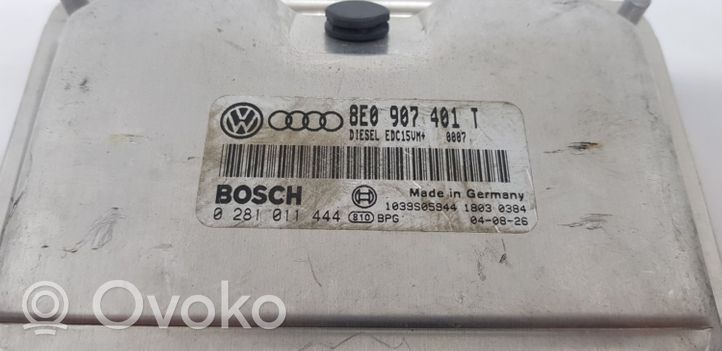 Volkswagen PASSAT B5.5 Variklio valdymo blokas 8E0907101T