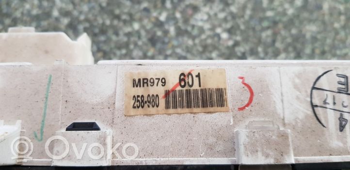 Mitsubishi Outlander Tachimetro (quadro strumenti) MR979601