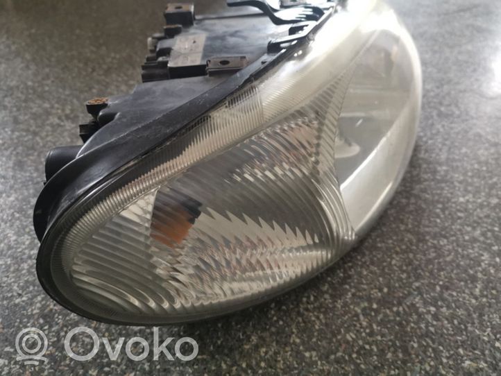 Chrysler Voyager Lampa przednia 04857710AB