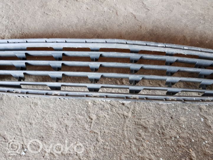 Opel Zafira B Grille calandre supérieure de pare-chocs avant 13124978