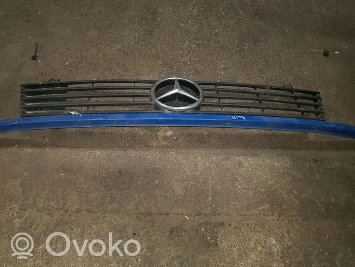 Mercedes-Benz Vito Viano W638 Grille calandre supérieure de pare-chocs avant 