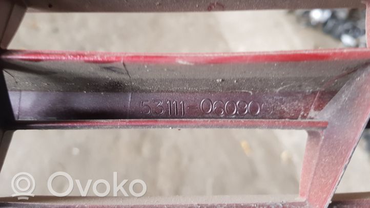 Toyota Camry Grille calandre supérieure de pare-chocs avant 5311106090