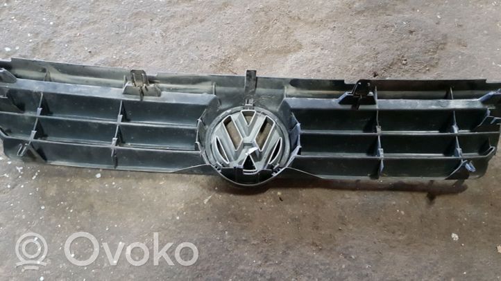 Volkswagen Polo III 6N 6N2 6NF Etupuskurin ylempi jäähdytinsäleikkö 