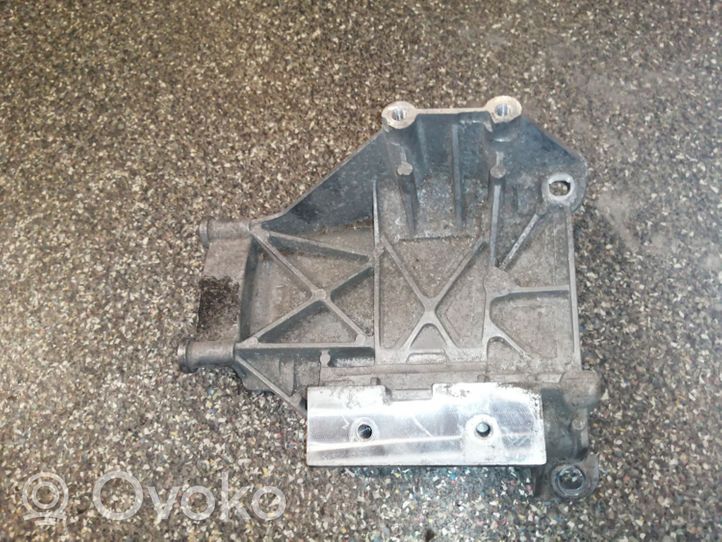 Smart ForTwo II A/C-kompressorin kannatin A4513412100