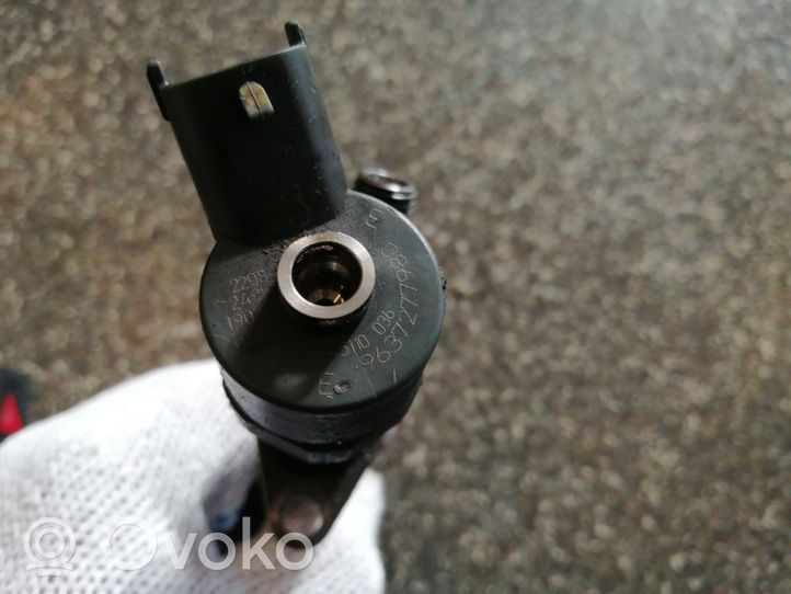 Peugeot 607 Injecteur de carburant 9637277980