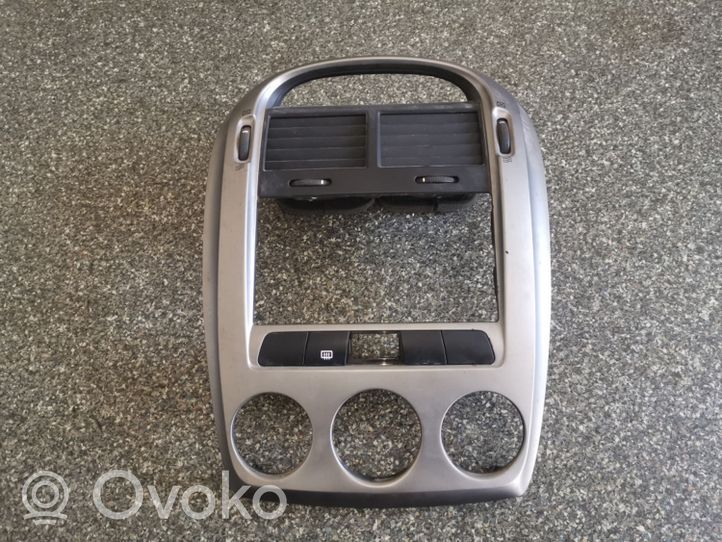 KIA Sorento Verkleidung Radio / Navigation 2F84410040