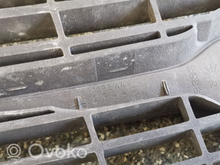 Chrysler Voyager Maskownica / Grill / Atrapa górna chłodnicy 4857300AA