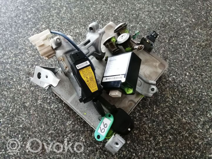 Toyota Yaris Verso Komputer / Sterownik ECU i komplet kluczy 45020521