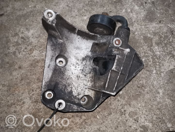 BMW 7 E65 E66 Soporte del alternador 6455778670804