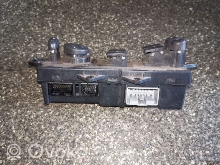 Chrysler Pacifica Electric window control switch 04685980AE
