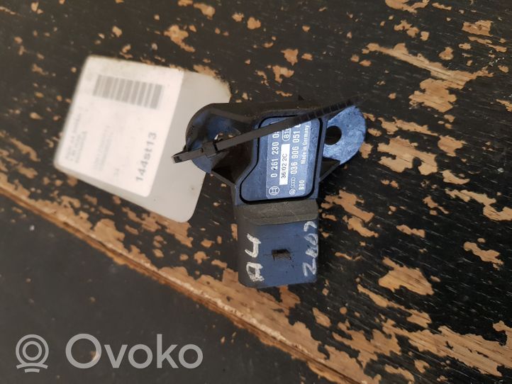 Audi A4 S4 B5 8D Air pressure sensor 0261230053