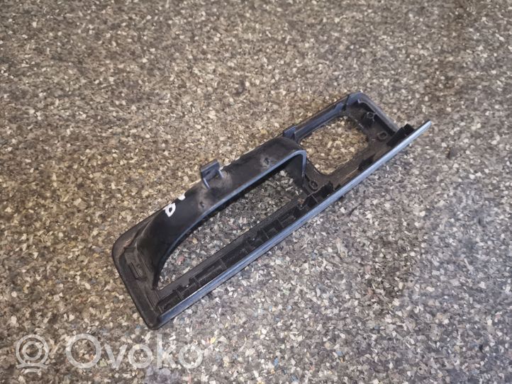 Volvo V50 Support bouton lève vitre porte arrière 8679478