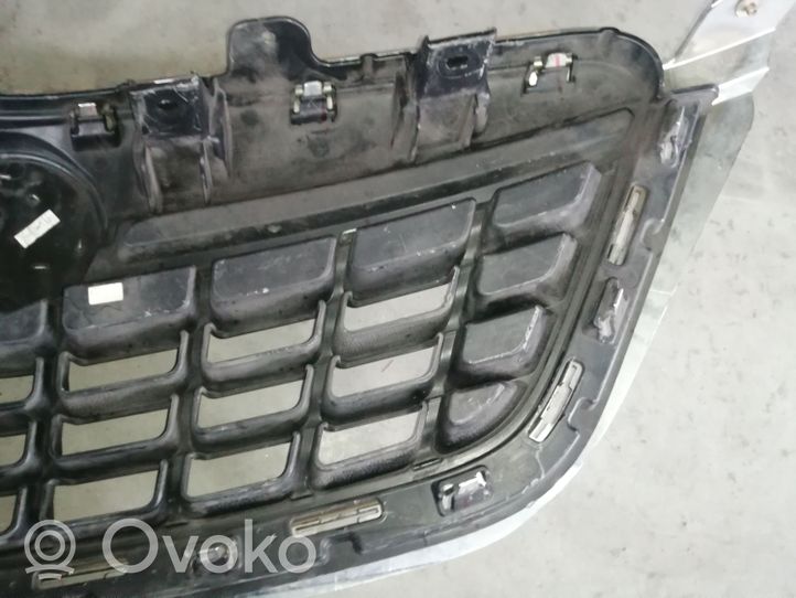 Buick Encore I Etupuskurin ylempi jäähdytinsäleikkö 95391786