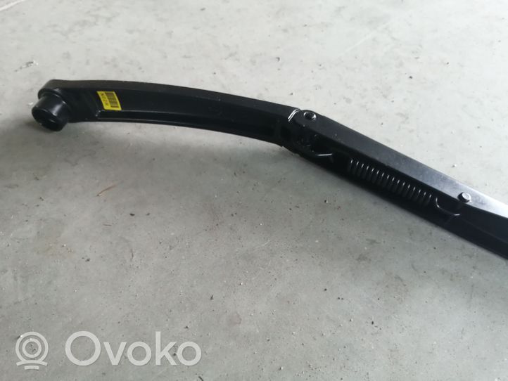 Hyundai Santa Fe Front wiper blade arm 