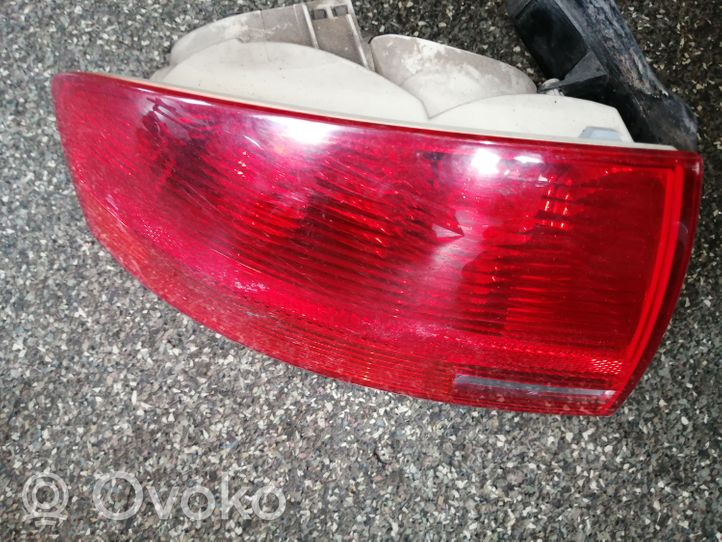 Audi A4 S4 B7 8E 8H Luci posteriori L965069