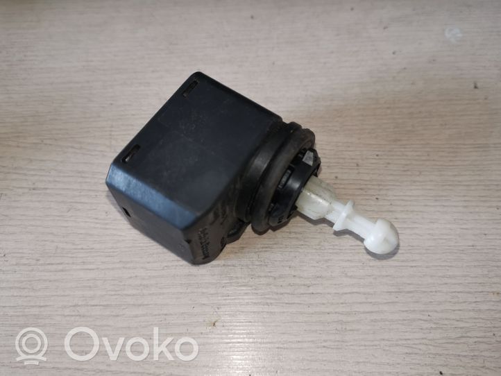 Opel Astra J Headlight level adjustment motor 008830