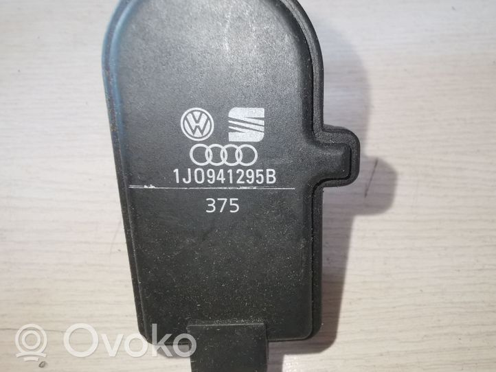 Volkswagen Golf IV Lukturu augstuma regulēšanas motorīts 1J0941295B