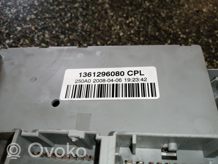 Citroen Jumper Ramka / Moduł bezpieczników 1361296080
