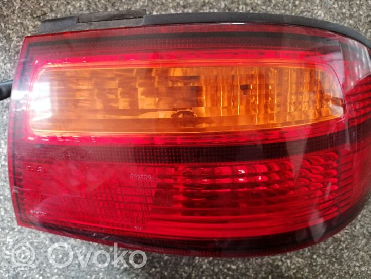 Toyota Avalon XX20 Aizmugurējais lukturis virsbūvē 0432159