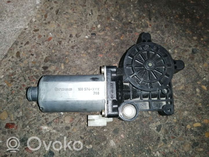 Volvo V70 Silniczek podnoszenia szyby drzwi tylnych 0130821742