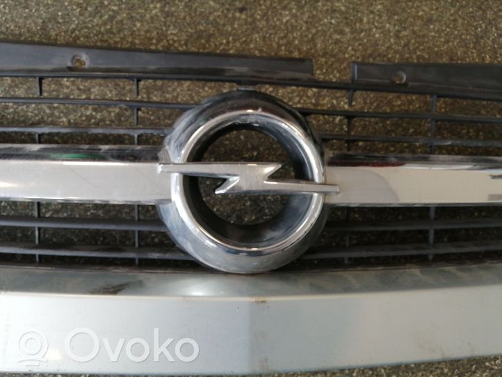 Opel Movano A Maskownica / Grill / Atrapa górna chłodnicy 8200233763