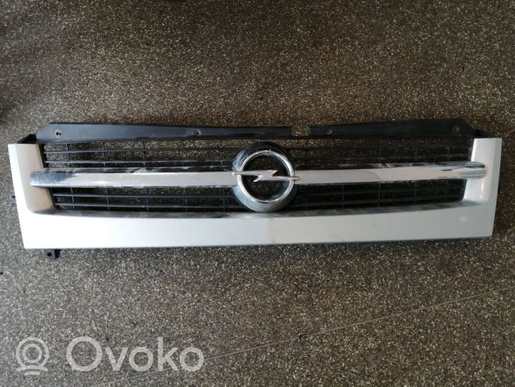 Opel Movano A Griglia superiore del radiatore paraurti anteriore 8200233763