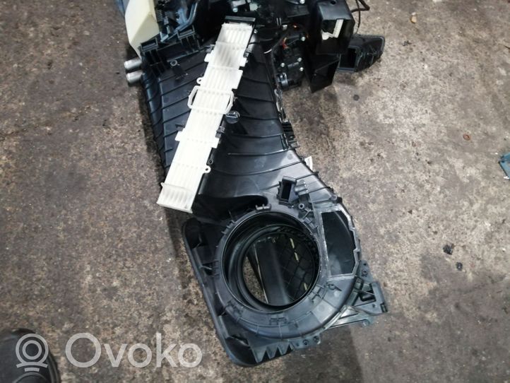 Audi A4 S4 B8 8K Salono oro mazgo plastikinis korpusas 8K1820005BB