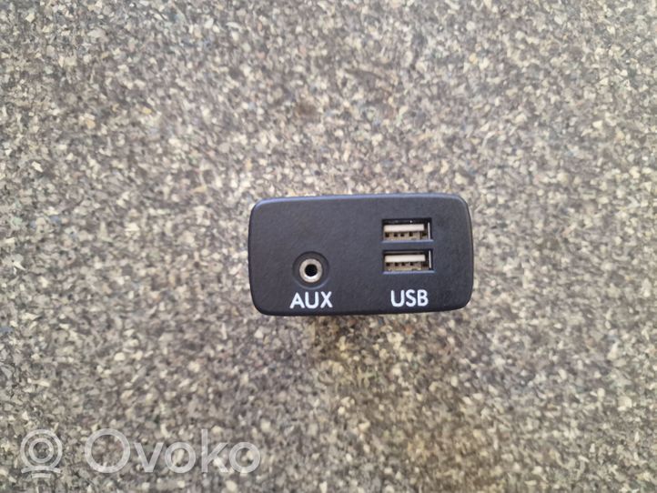 Subaru Legacy USB-pistokeliitin 