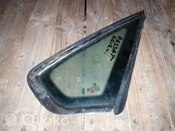 Volkswagen PASSAT B7 USA Rear side window/glass 