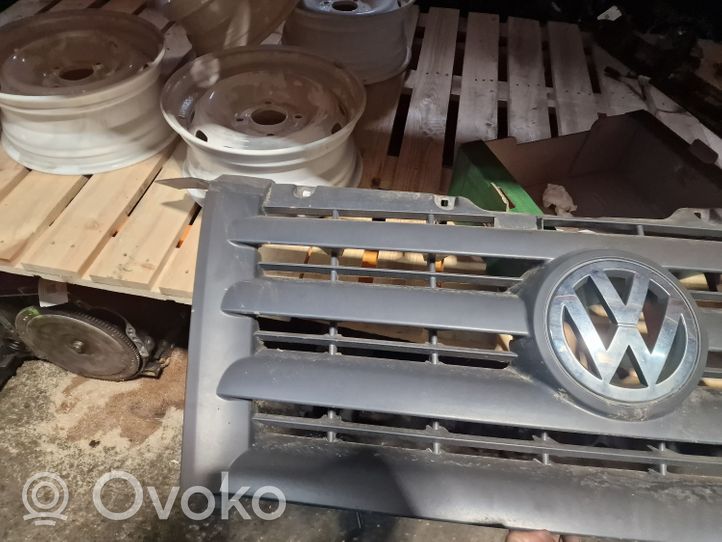 Volkswagen Crafter Etupuskurin ylempi jäähdytinsäleikkö 9068800085