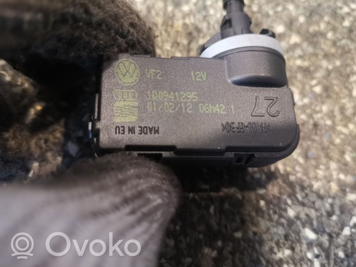 Volkswagen PASSAT B7 Headlight level adjustment motor 1Q0941295