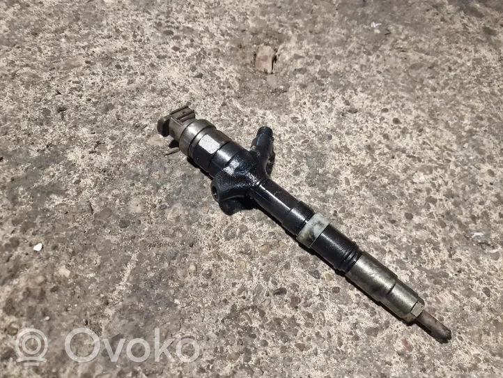 Toyota Corolla E120 E130 Fuel injector 236700G010