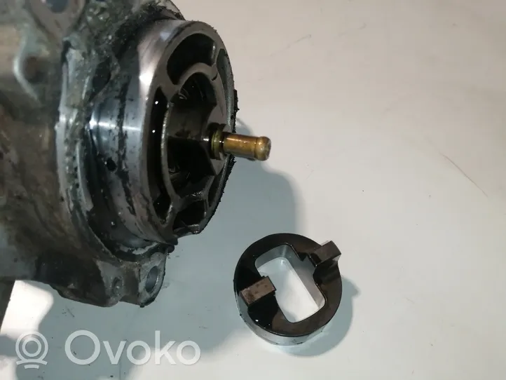 Mazda 5 Pompe à vide RF7J18G00