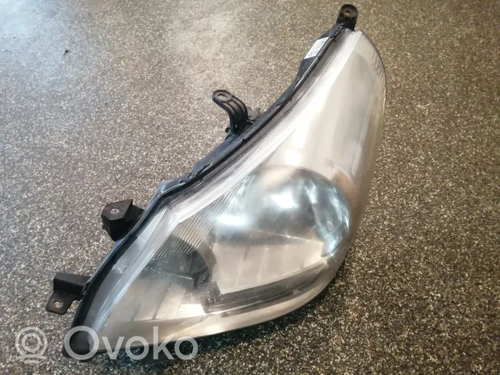 Toyota Verso Lampa przednia 811500F090