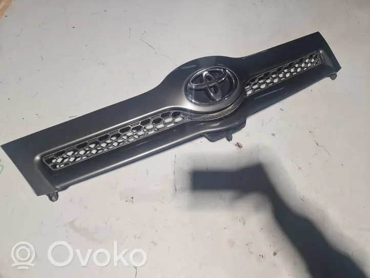 Toyota Corolla Verso AR10 Grille calandre supérieure de pare-chocs avant 