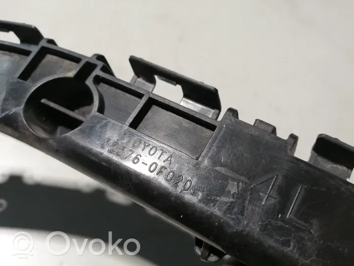 Toyota Verso Uchwyt / Mocowanie zderzaka tylnego 525760F020