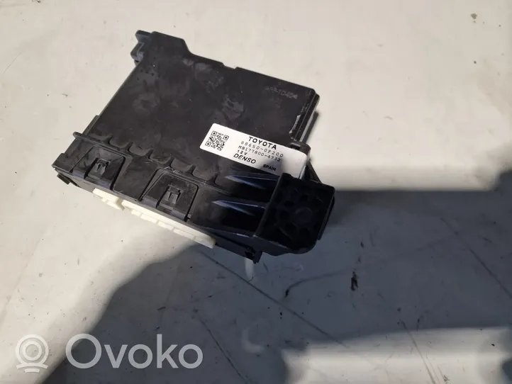 Toyota Verso Moduł / Sterownik komfortu 886500F020