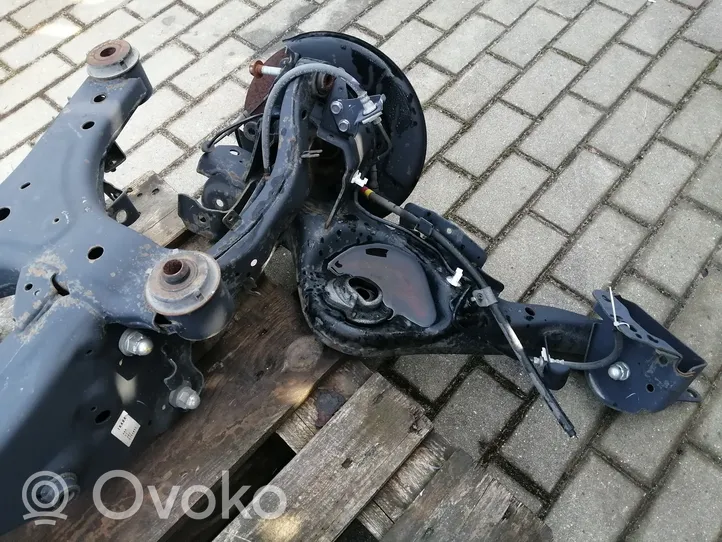 Nissan Juke I F15 Rama pomocnicza tylna 